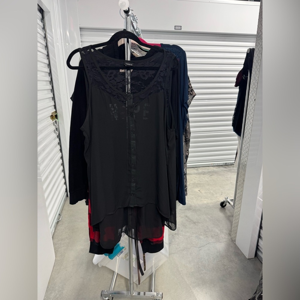 Torrid | Chiffon and Lace Button Front Sleeveless Top in Black | size 0
